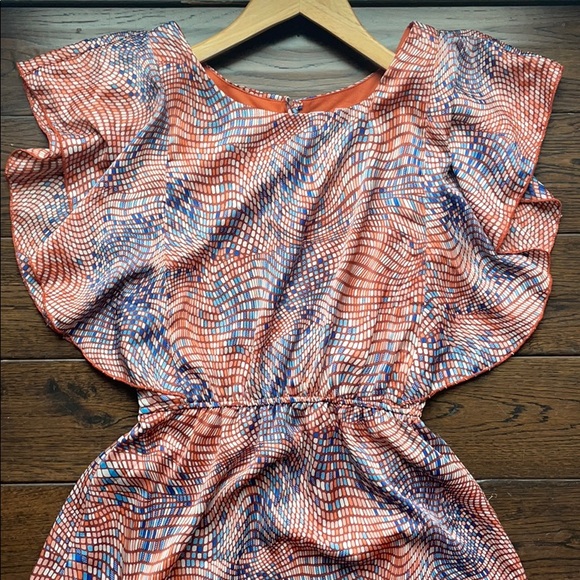 Ezra elastic waist dress flowy angel sleeves - Picture 3 of 10